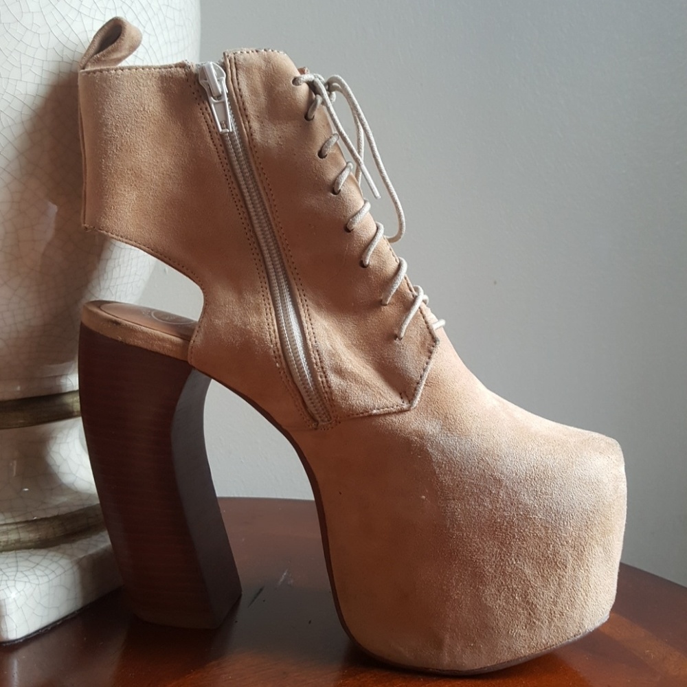 Platform Heels - Picture 2 of 4
